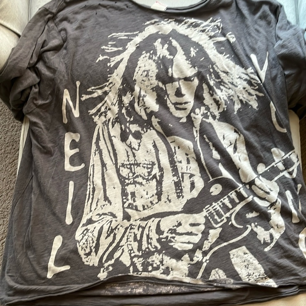 Magnolia Pearl Neil young tshirt